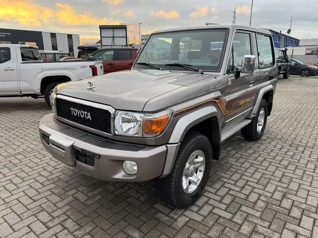 Toyota Land Cruiser GRJ 71 LX+ diff. M/T Bronce Voll.