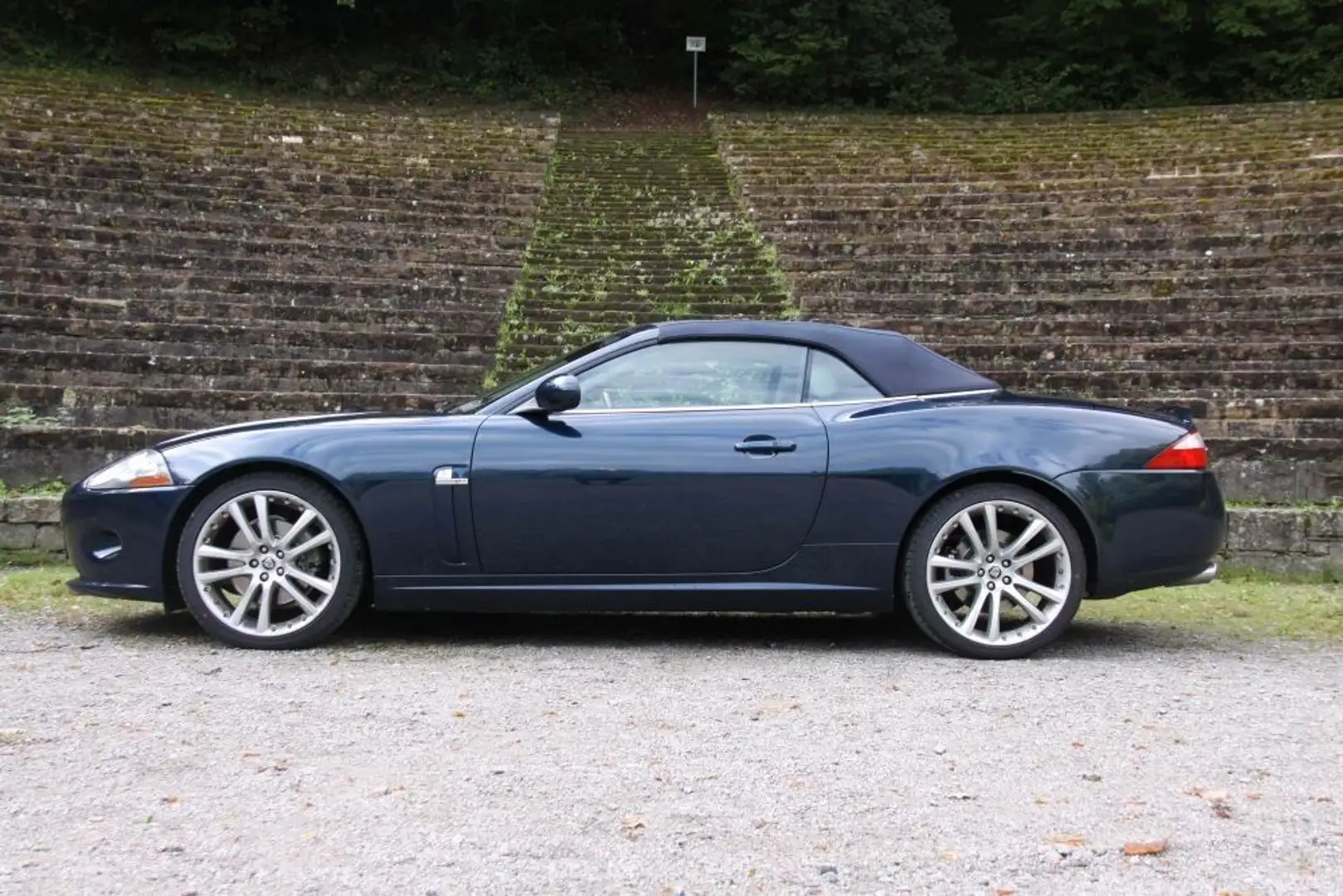 Jaguar XK 4.2 V8 Cabriolet mit 2 Jahren Garantie 1.Hand Blau - 2