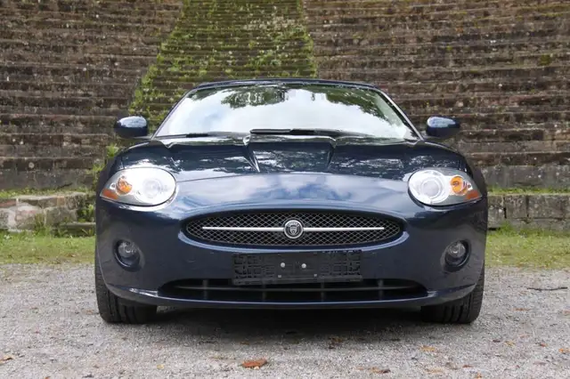Jaguar XK 4.2 V8 Cabriolet mit 2 Jahren Garantie 1.Hand