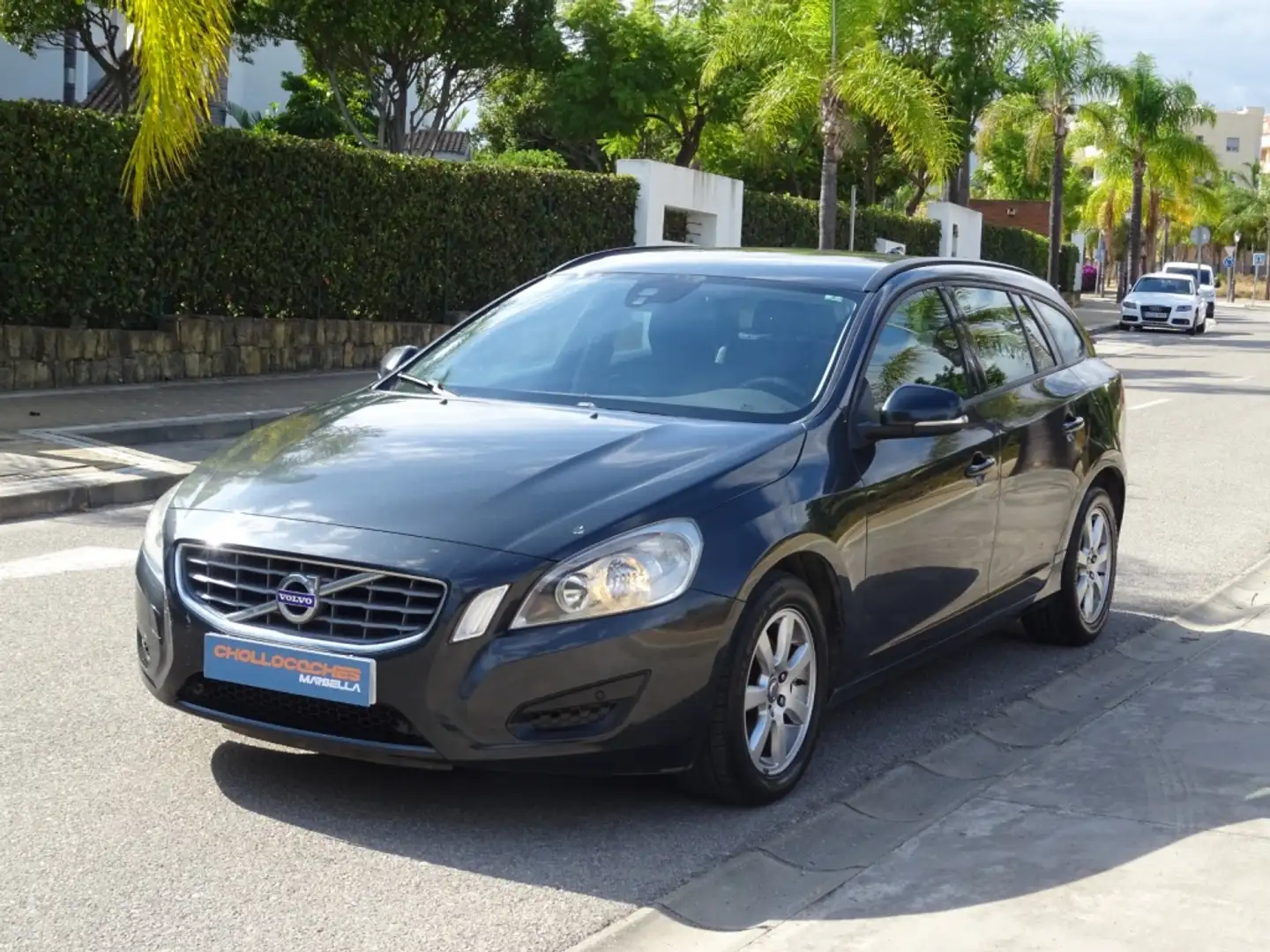 Volvo V60 D3 Momentum Gris - 1