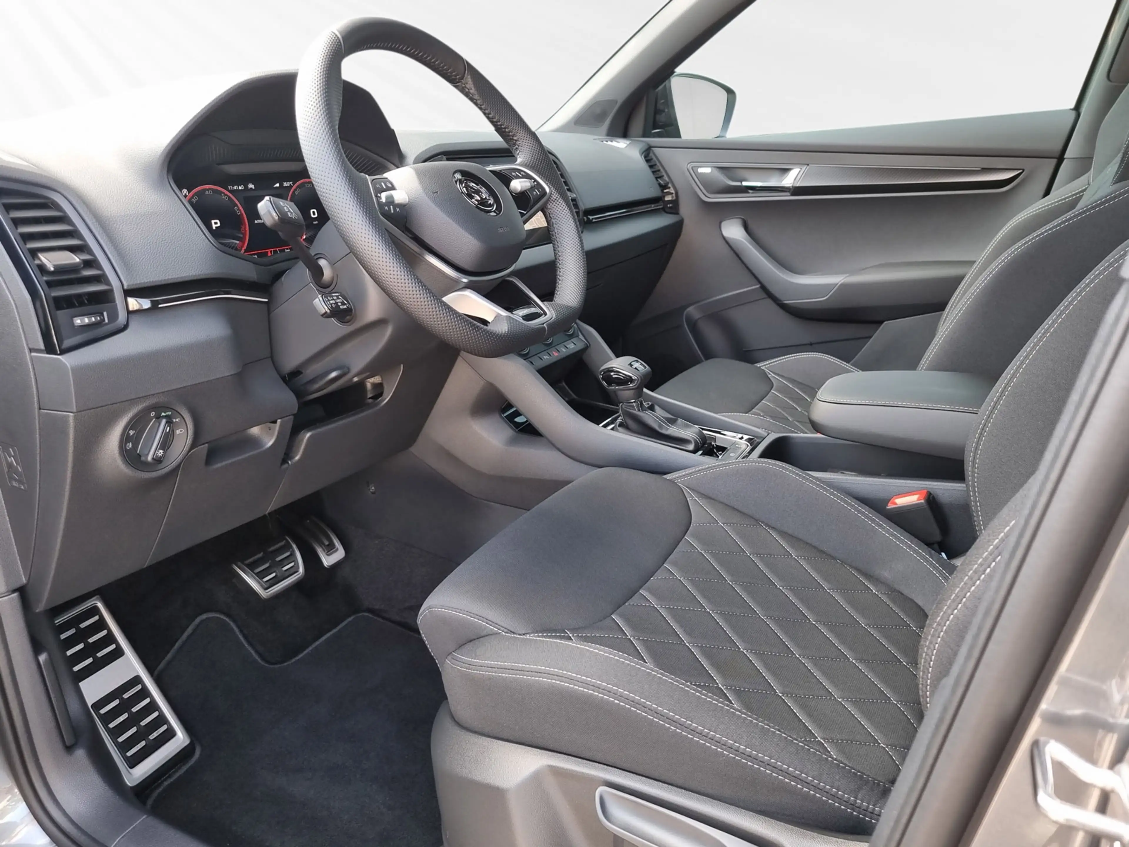Skoda Karoq 1,5 TSI DSG Sportline AHK+RFK+LED — photo 12