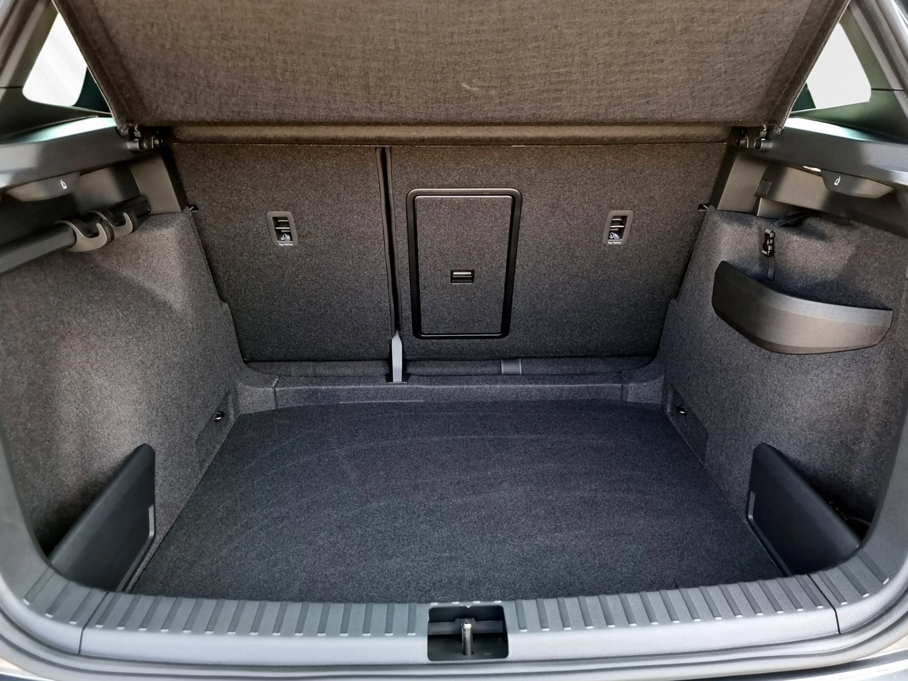 Skoda Karoq 1,5 TSI DSG Sportline AHK+RFK+LED — photo 7