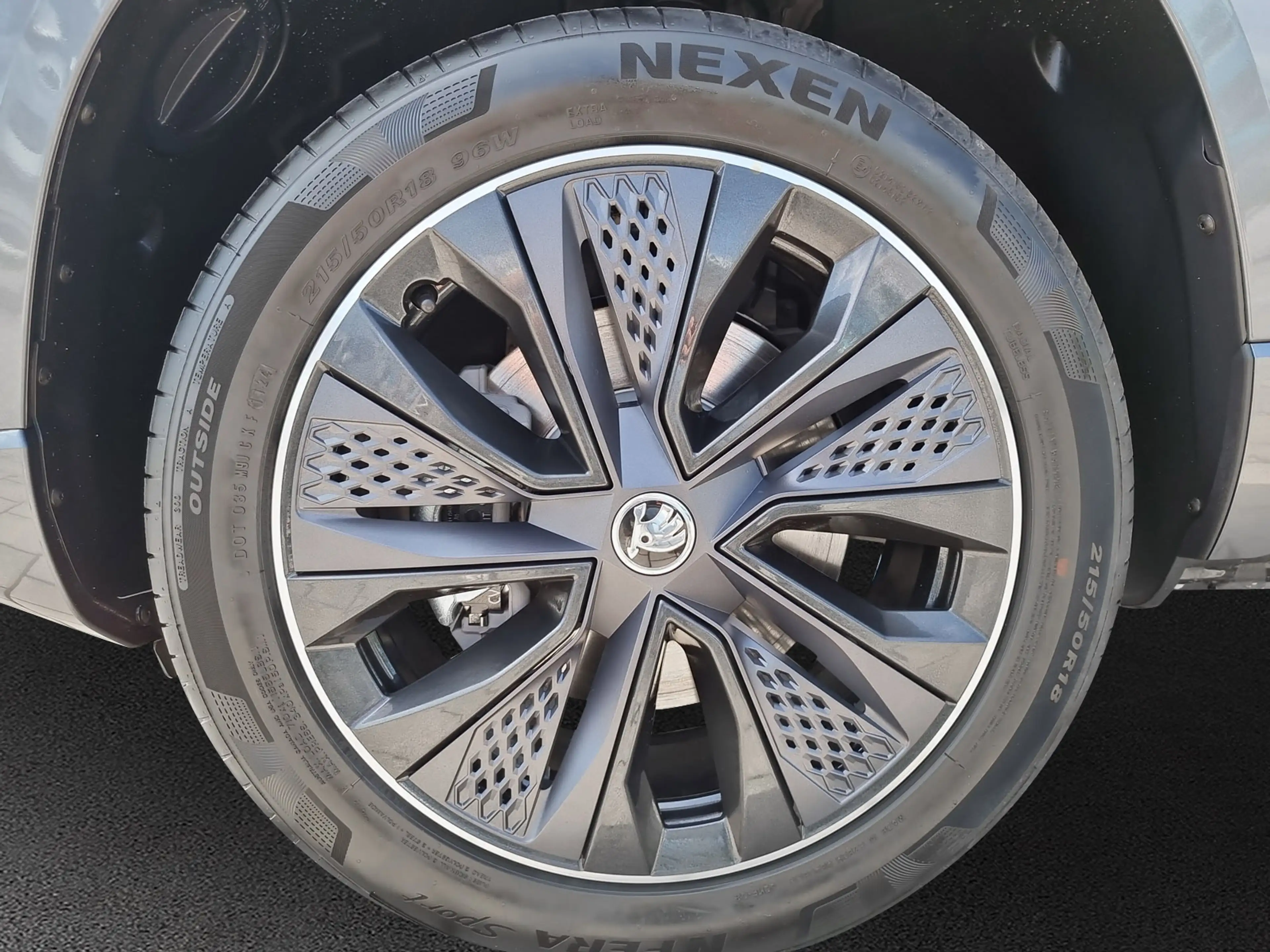 Skoda Karoq 1,5 TSI DSG Sportline AHK+RFK+LED — photo 8