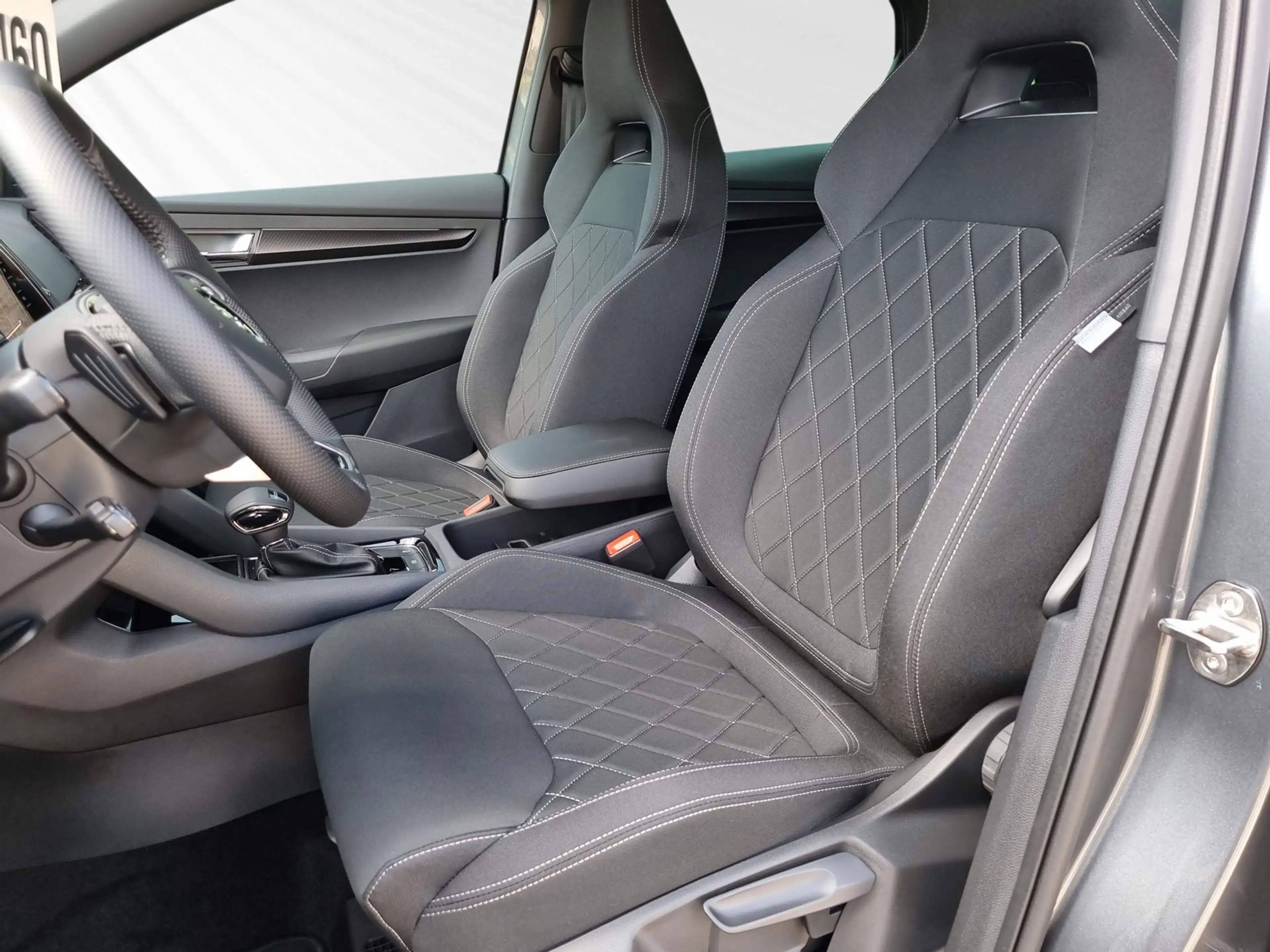 Skoda Karoq 1,5 TSI DSG Sportline AHK+RFK+LED — photo 10