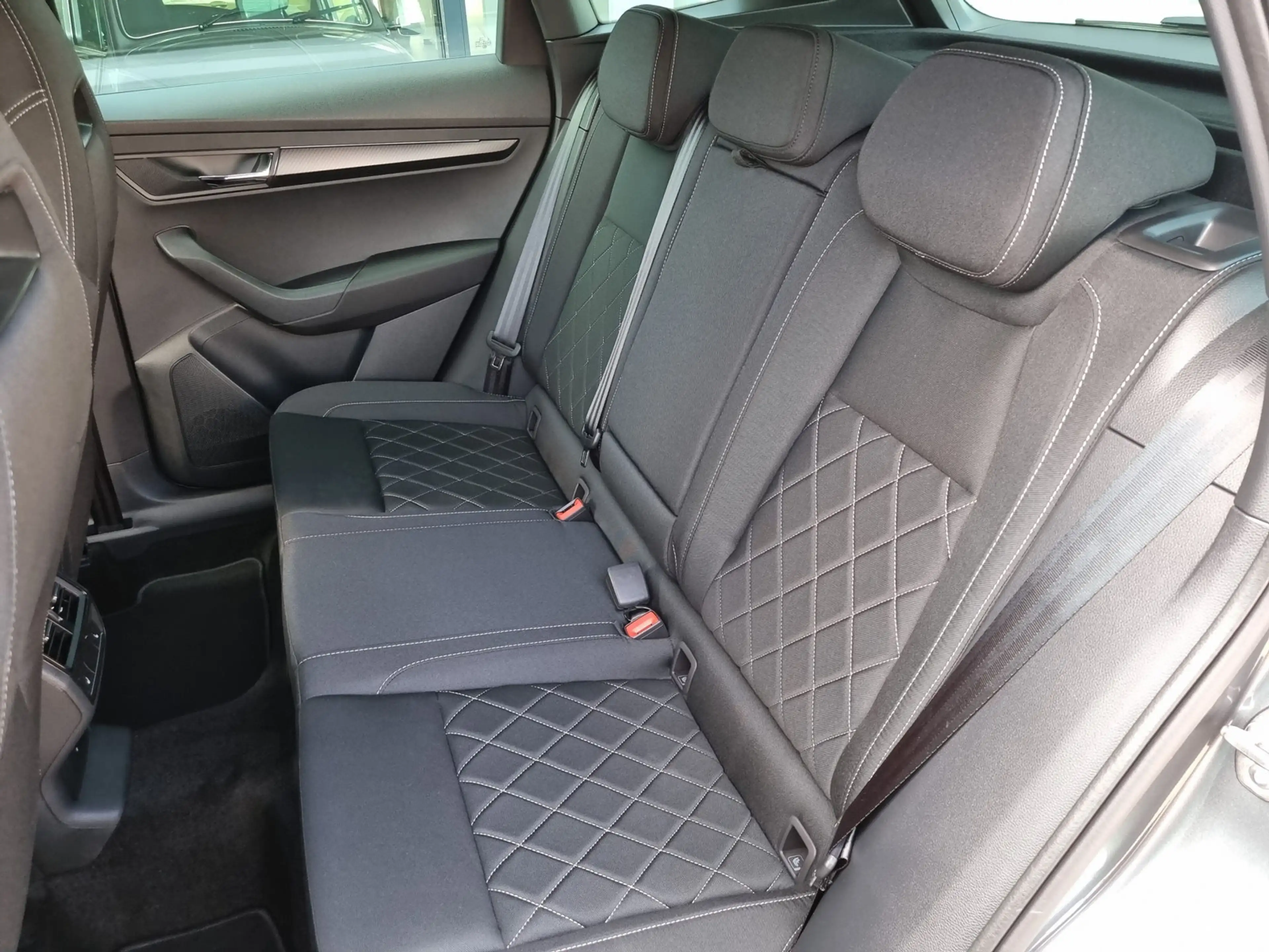 Skoda Karoq 1,5 TSI DSG Sportline AHK+RFK+LED — photo 11