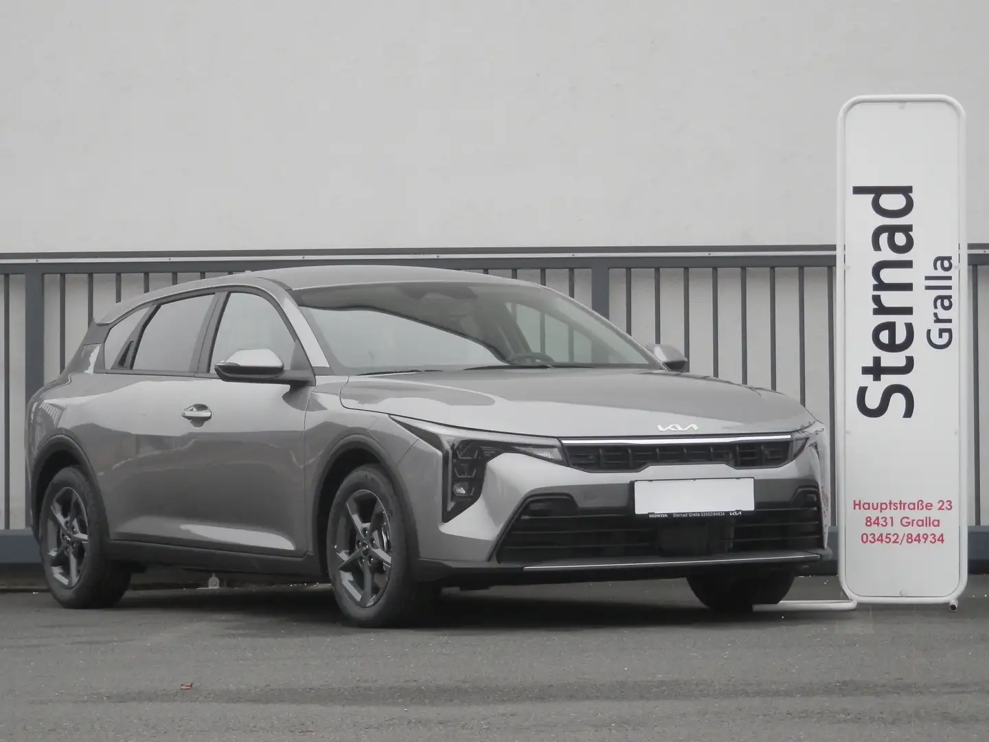 Kia K4 HB 1.0 TGDI 48V Silber DCT Grau - 1