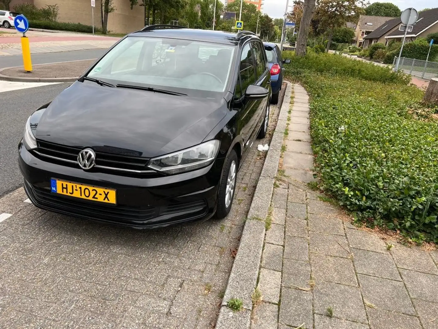 Volkswagen Touran 1.2 TSI Trendline Чорний - 2