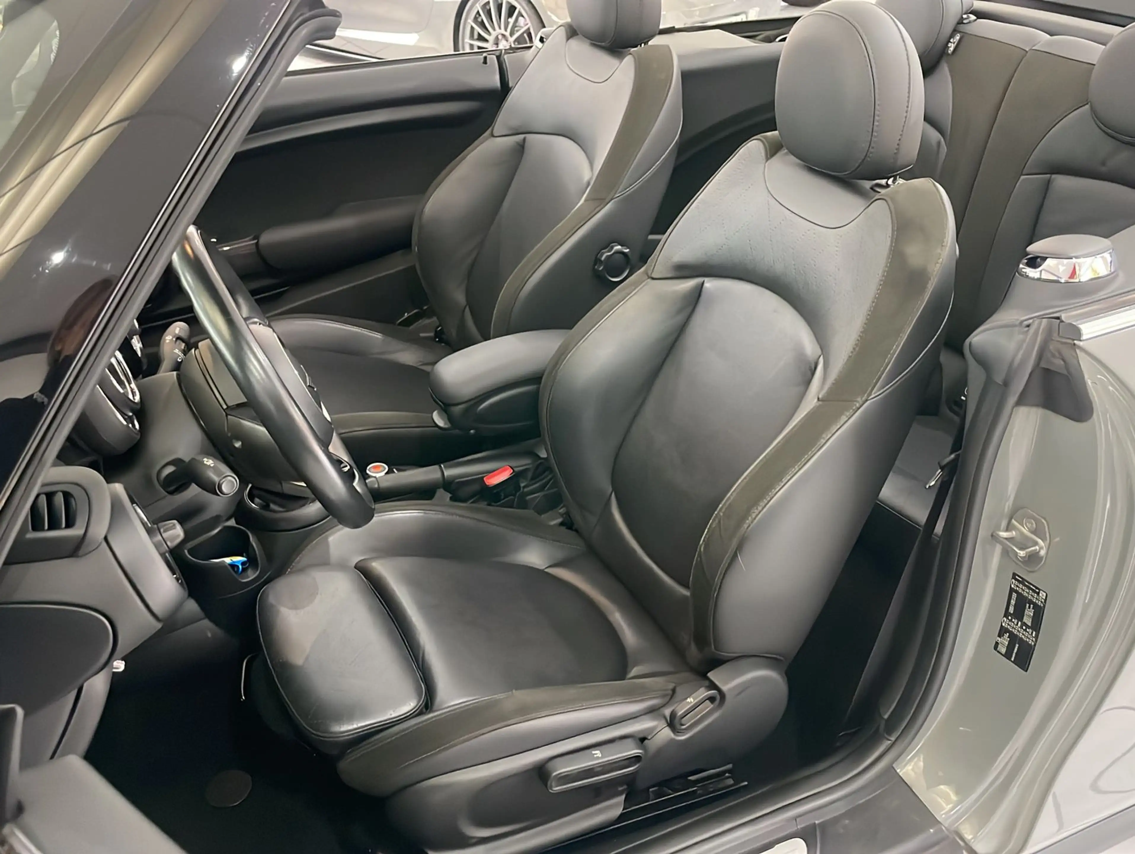 MINI One Cabrio - LED-Leder-Visual-Sitzheizung-PDC — photo 15