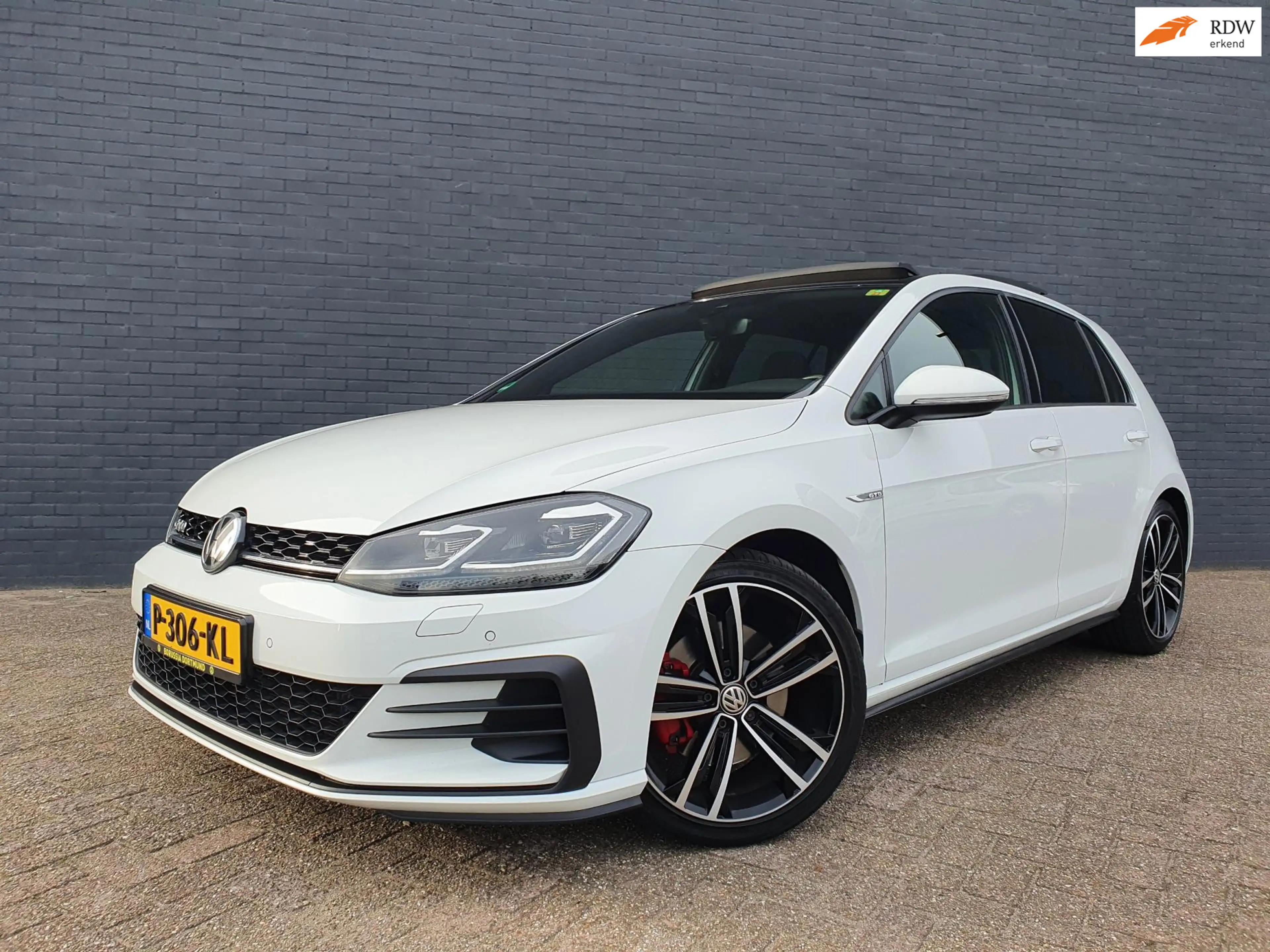 Volkswagen Golf GTD 2.0 TDI AUT PANO NAVI PSENSOR CRUISE 2 X SLEUTELS