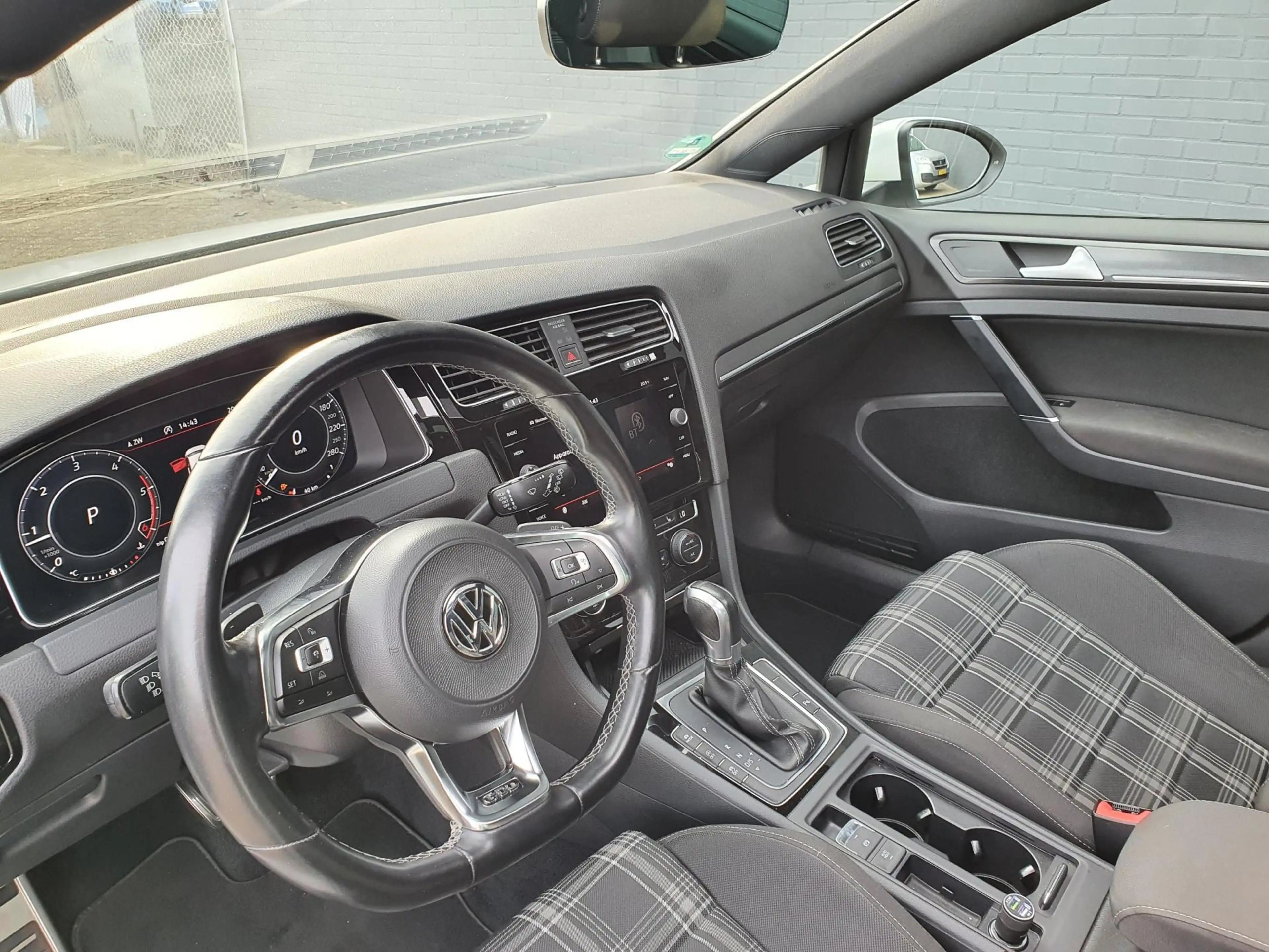 Volkswagen Golf GTD 2.0 TDI AUT PANO NAVI PSENSOR CRUISE 2 X SLEUTELS — photo 9