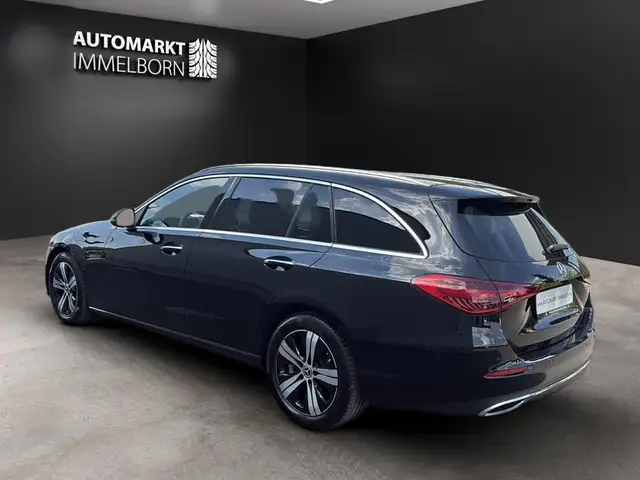 Mercedes-Benz 220 view 5