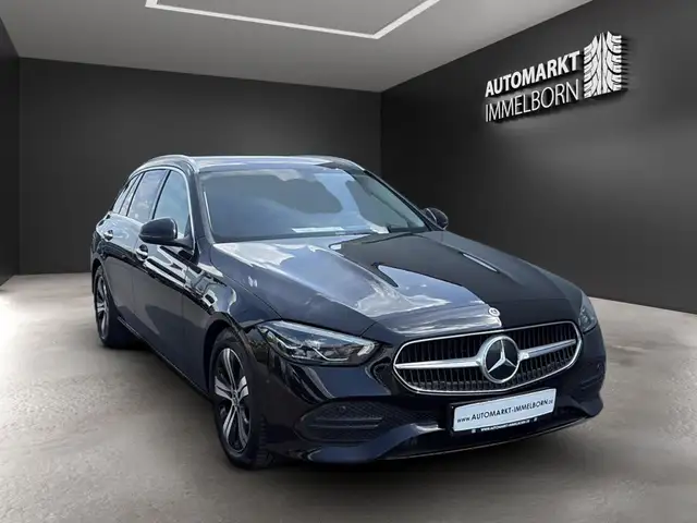 Mercedes-Benz 220 view 2