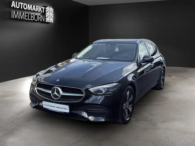 Mercedes-Benz 220 view 3