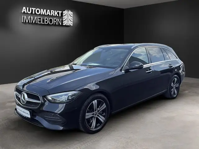 Mercedes-Benz 220 view 4