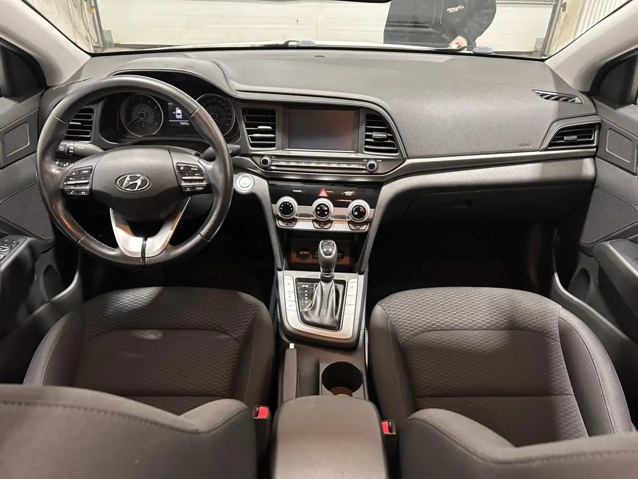 Hyundai ELANTRA снимка Hyundai ELANTRA