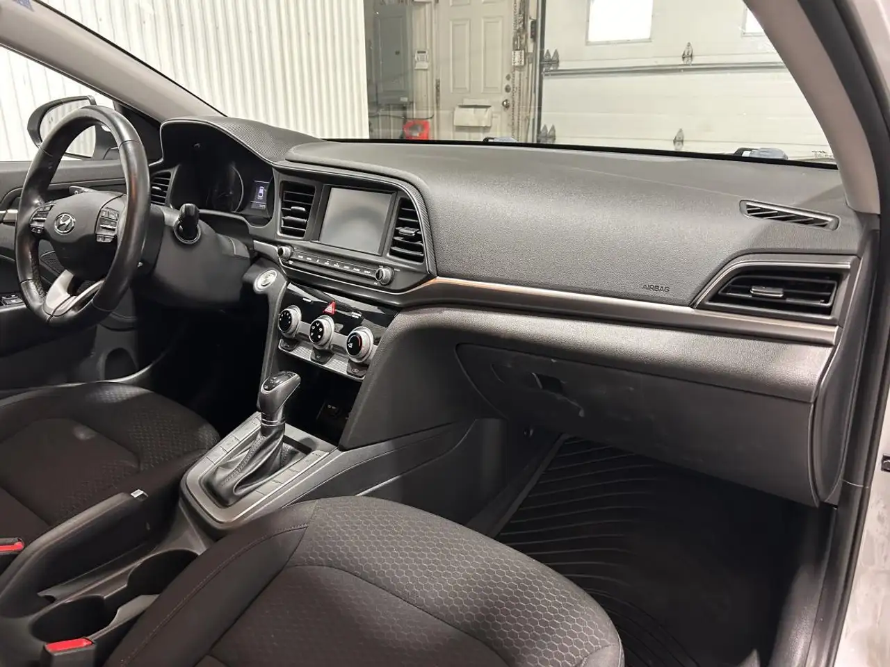 Hyundai ELANTRA снимка Hyundai ELANTRA