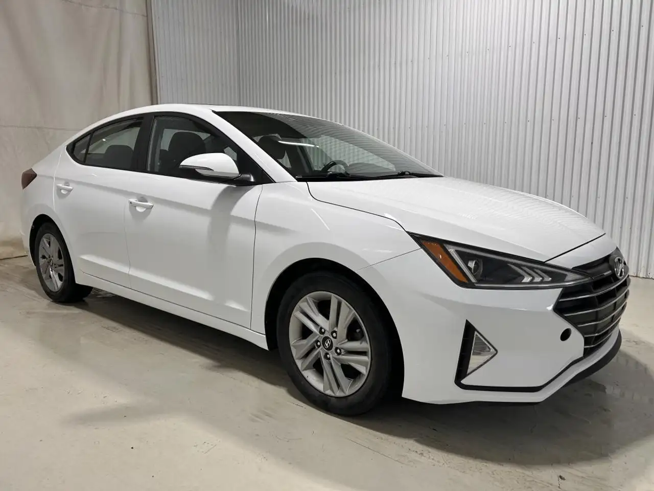 Hyundai ELANTRA снимка Hyundai ELANTRA