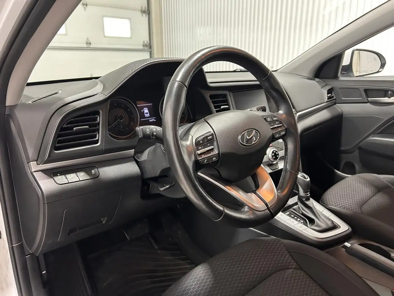 Hyundai ELANTRA снимка Hyundai ELANTRA