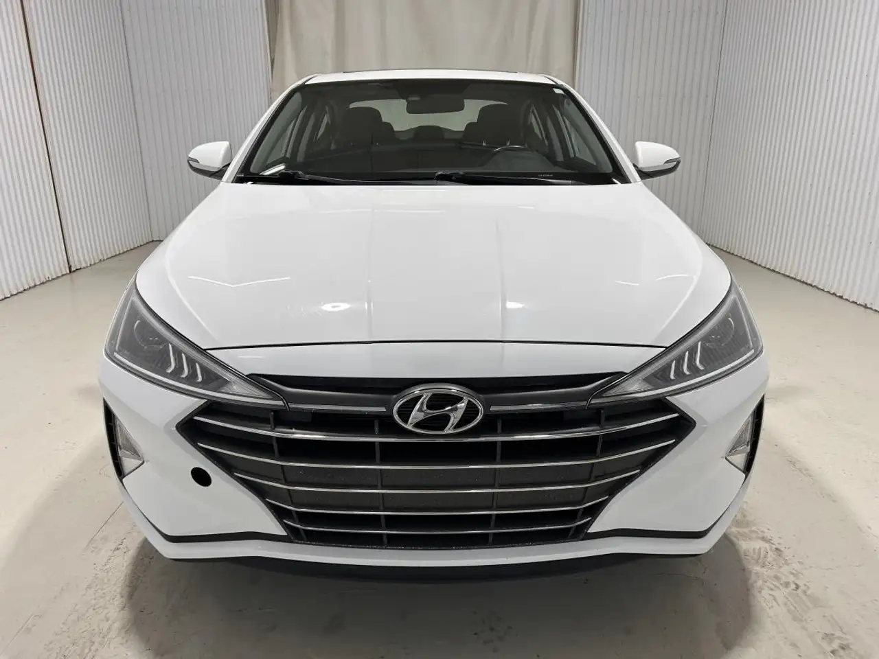 Hyundai ELANTRA снимка Hyundai ELANTRA