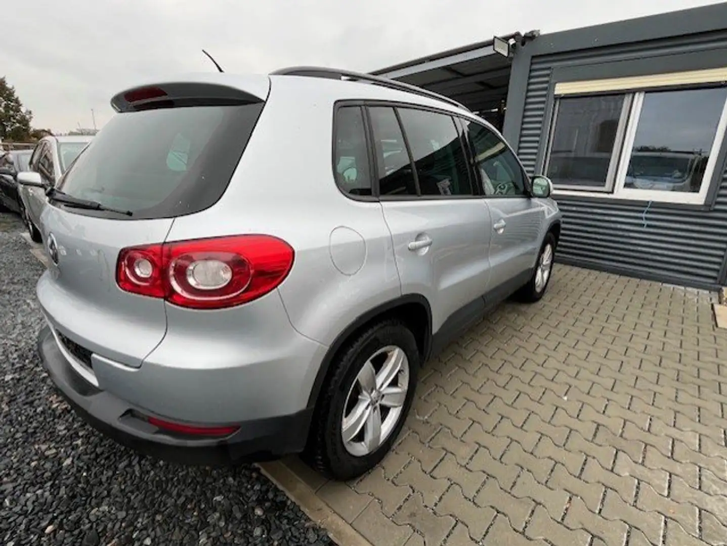 Volkswagen Tiguan Trend & Fun Silber - 2
