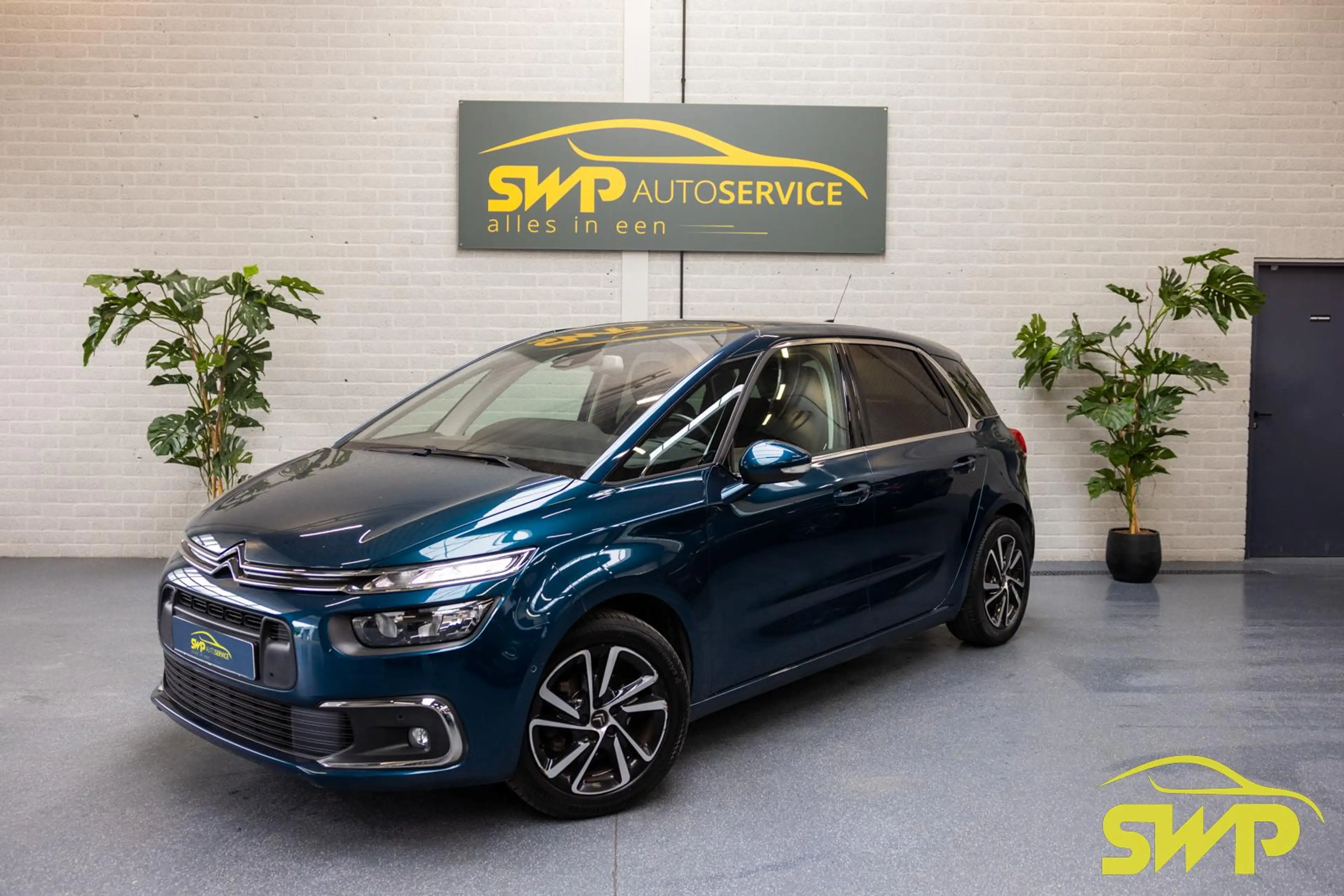 Citroen C4 SpaceTourer 1.2 PureTech Shine | ACC | Navi | Cam | Trekhaak |