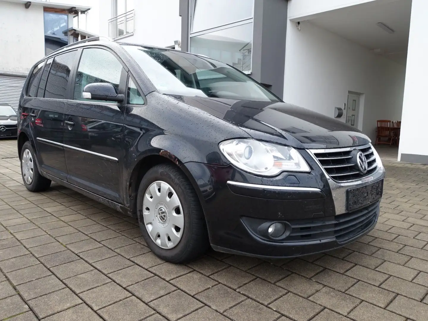 Volkswagen Touran Highline AHK/PDC Schwarz - 1