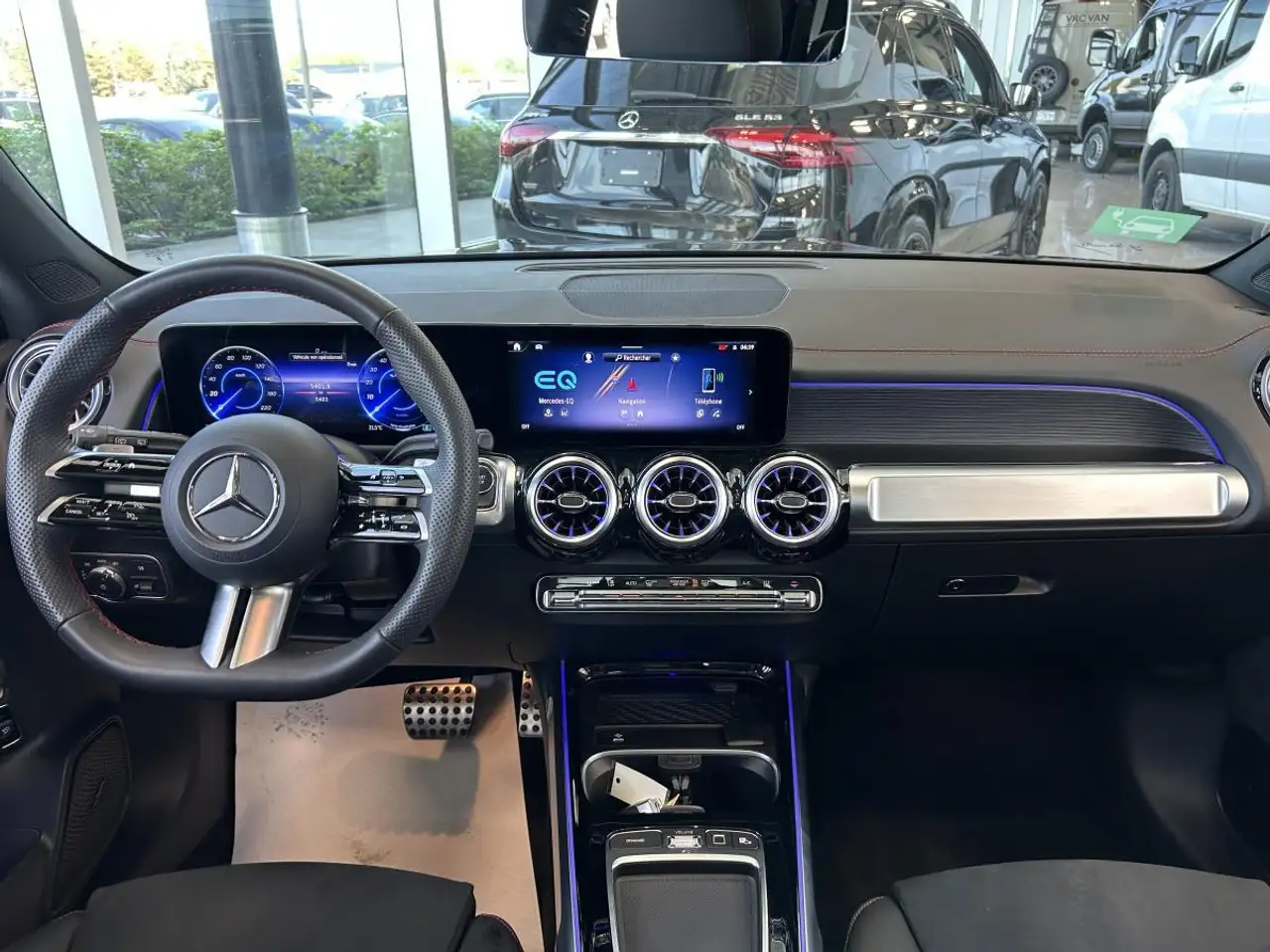Mercedes-Benz EQB снимка Mercedes-Benz EQB