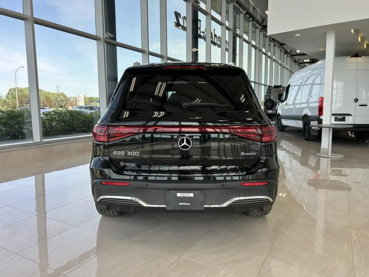 Mercedes-Benz EQB снимка Mercedes-Benz EQB