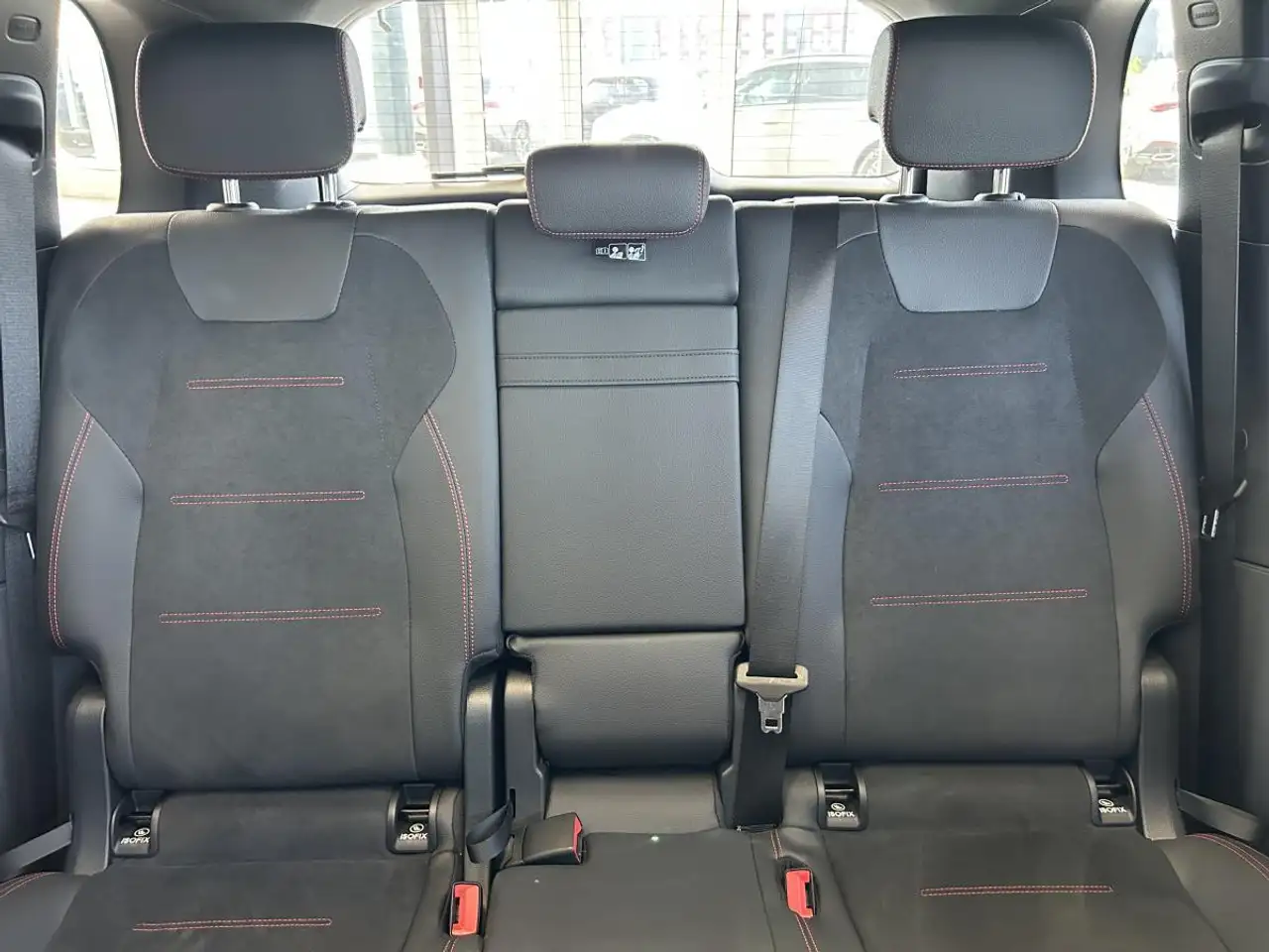 Mercedes-Benz EQB снимка Mercedes-Benz EQB