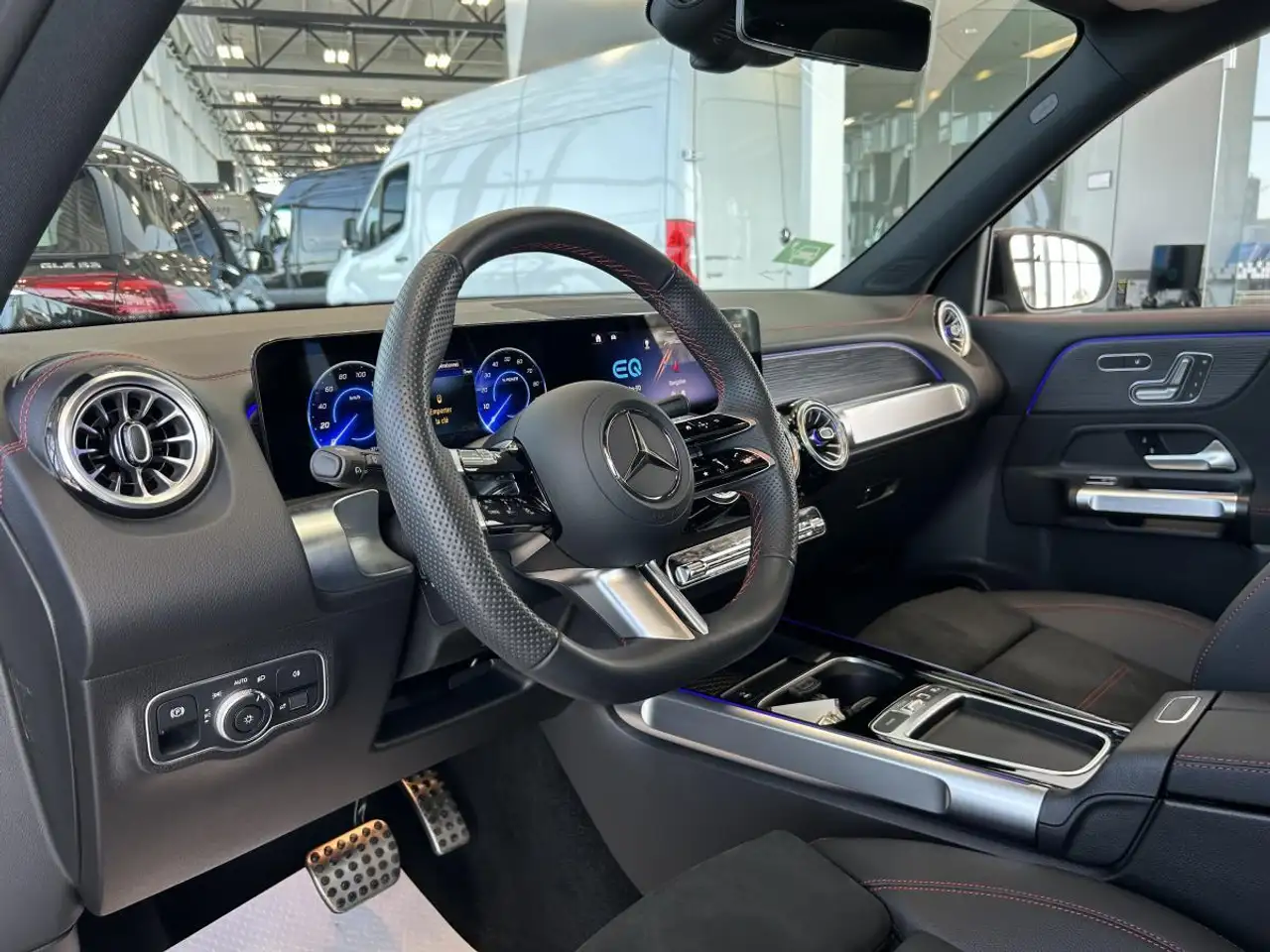 Mercedes-Benz EQB снимка Mercedes-Benz EQB