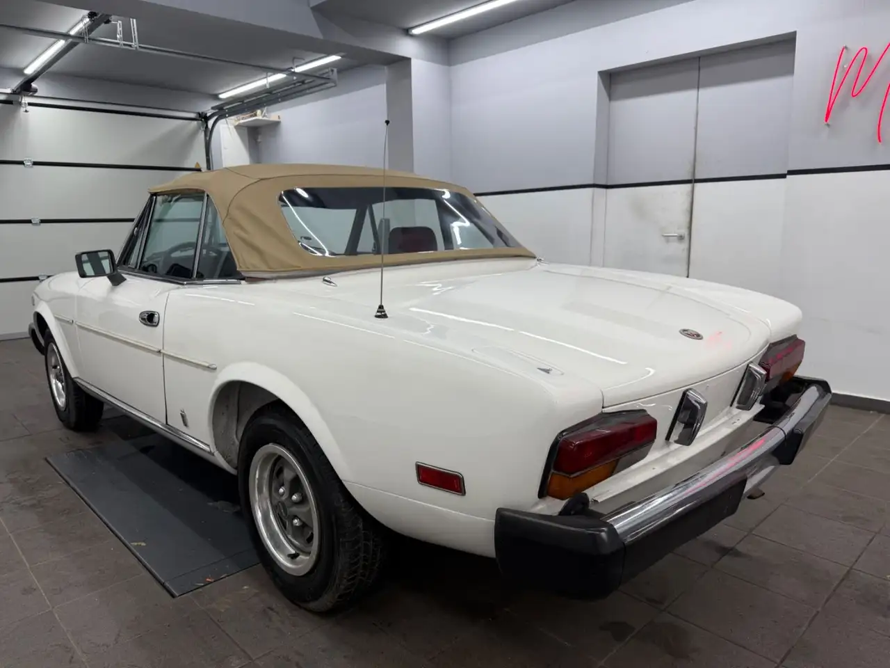 Fiat 124 Spider 2.0 Automatik/H-Kenzeiche/Verdeck-Neu, foto 5