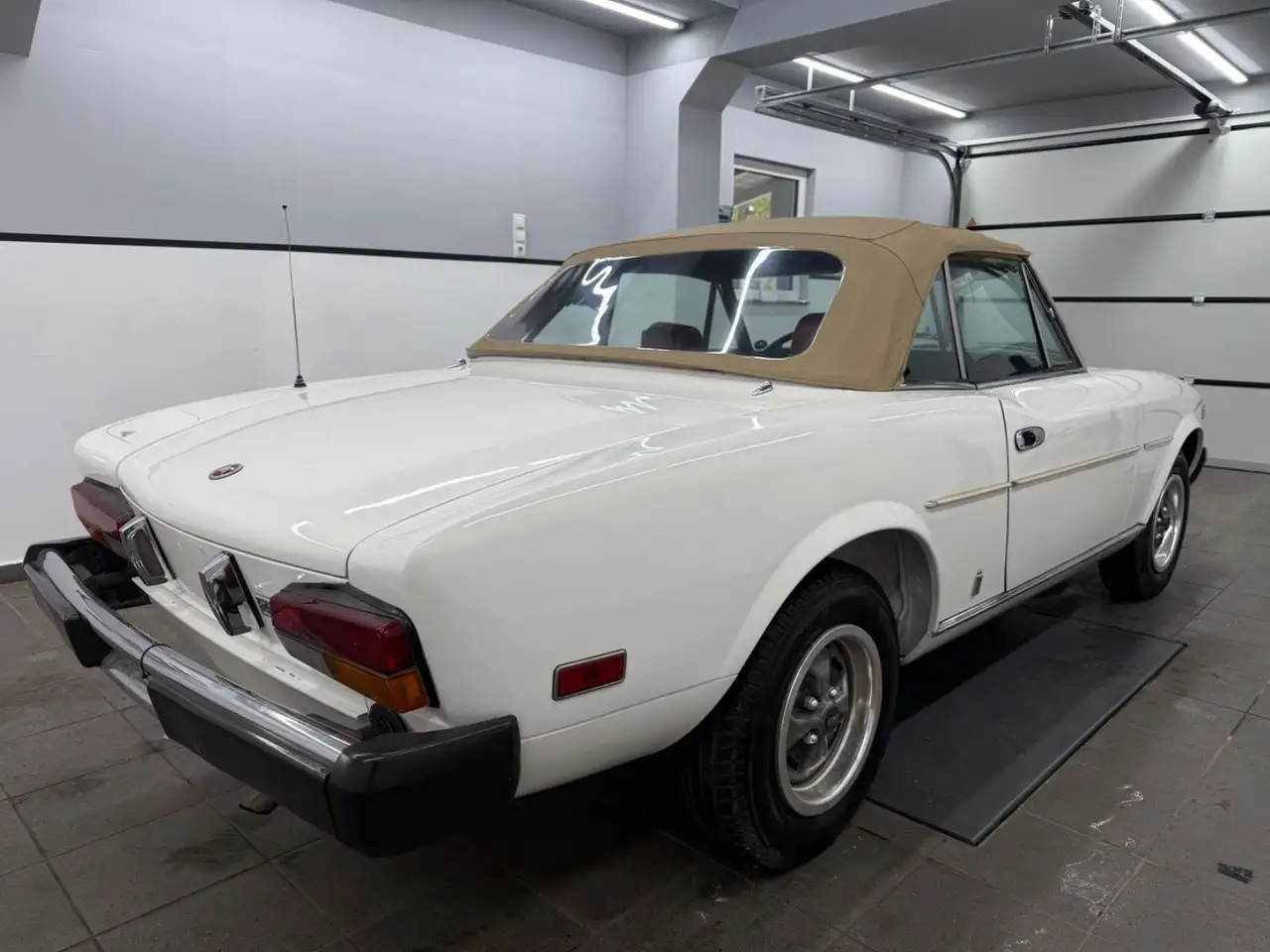 Fiat 124 Spider 2.0 Automatik/H-Kenzeiche/Verdeck-Neu, foto 7
