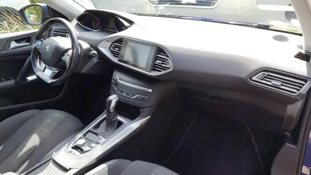 Peugeot 308 view 10