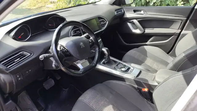 Peugeot 308 view 8