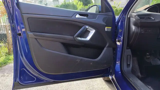 Peugeot 308 view 7