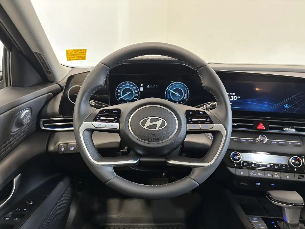 Hyundai ELANTRA снимка Hyundai ELANTRA
