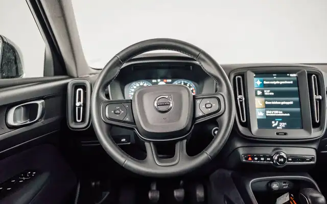 Volvo XC40 view 14