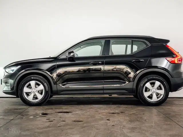 Volvo XC40 view 2