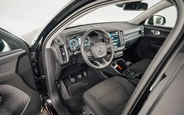 Volvo XC40 view 12