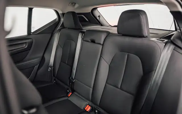 Volvo XC40 view 8