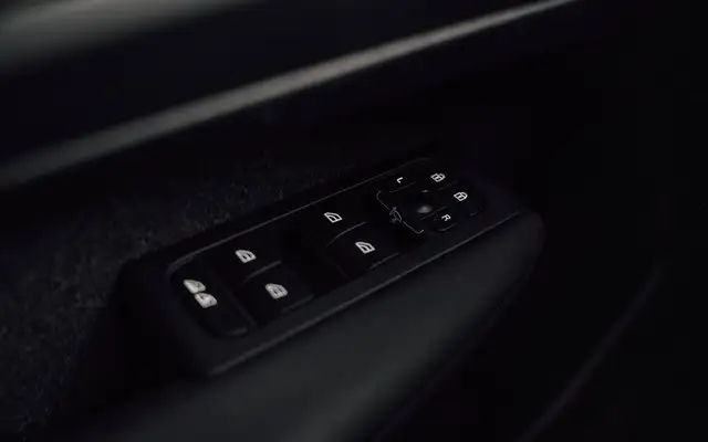 Volvo XC40 view 11