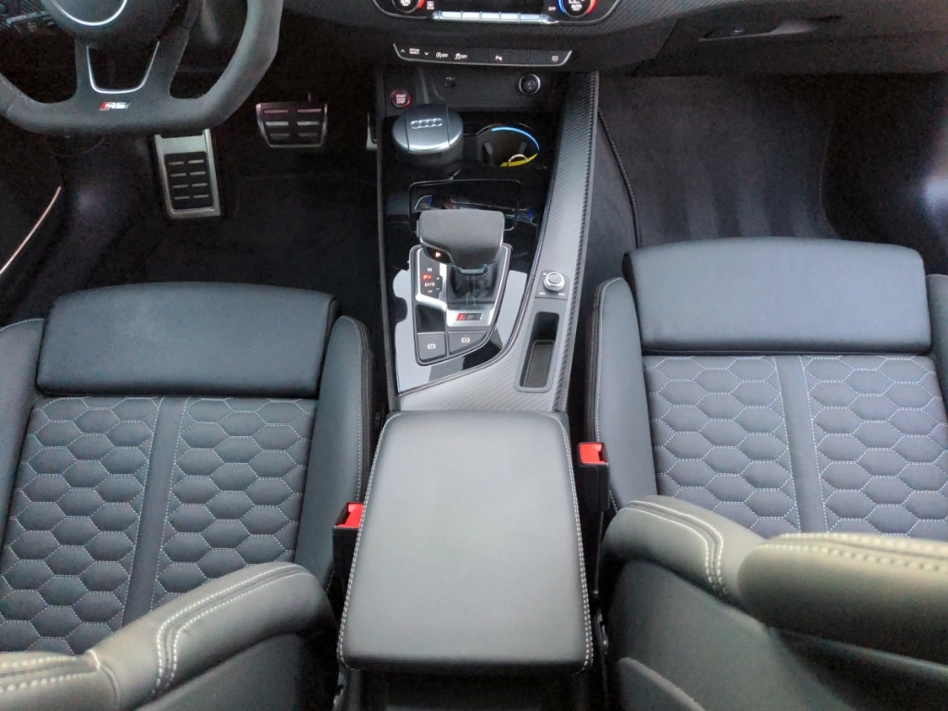 Audi RS4 Avant TFSI quattro Matrix Navi HUD B&O Rear View S — photo 11
