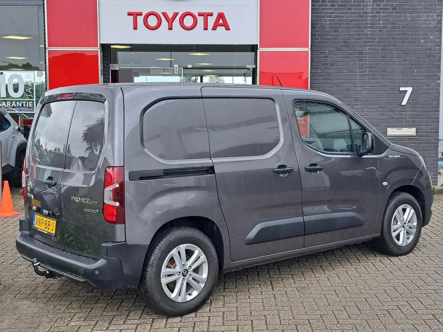 Toyota Proace City FIRST EDITON 50KWH ELECTRIC NL-AUTO 1E-EIG APPLE/A Grijs - 2