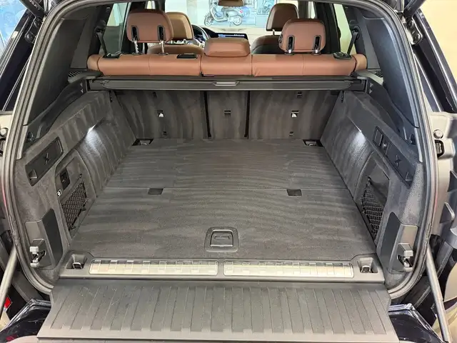 BMW X5 view 11