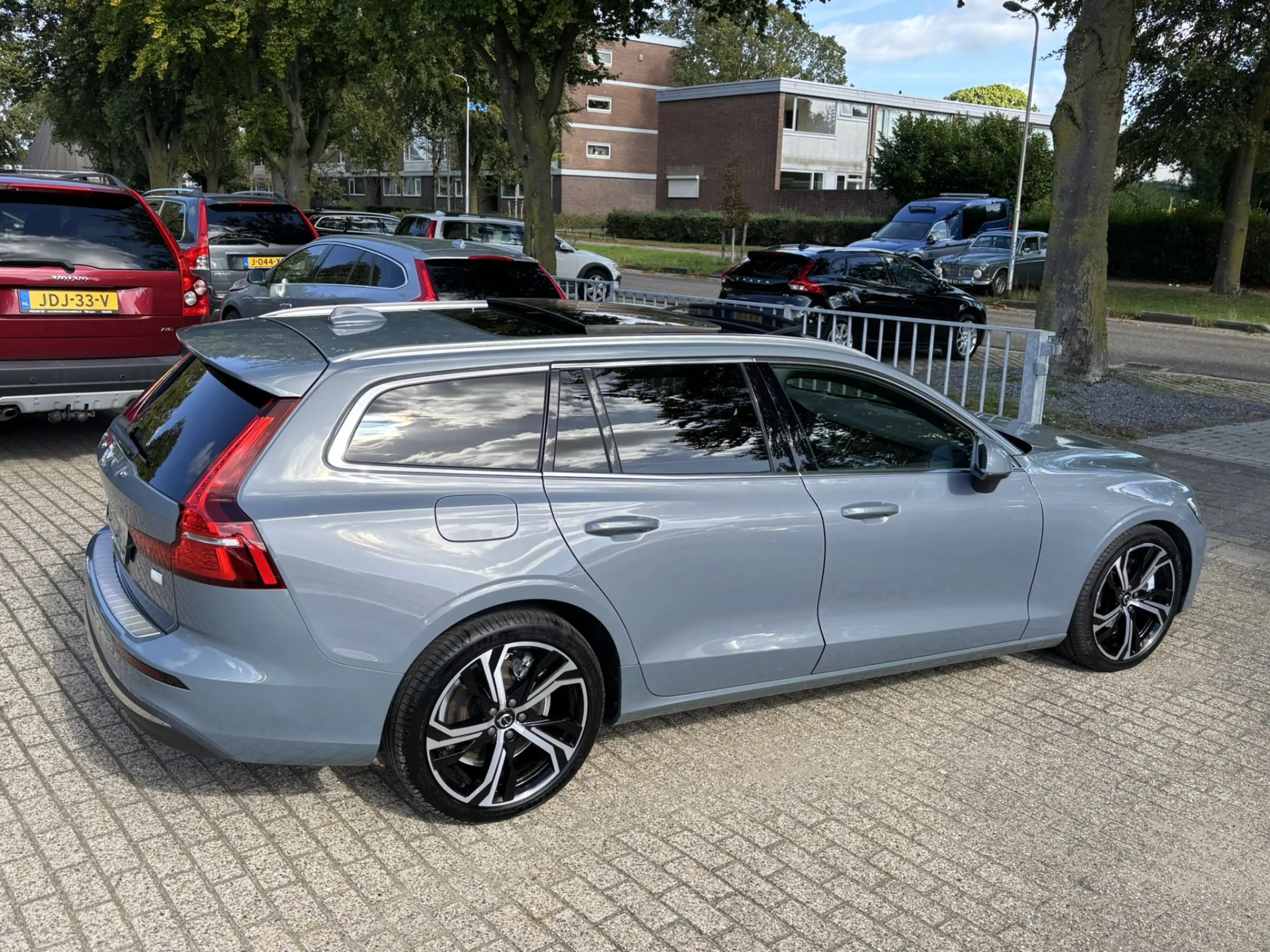 Volvo V60 T8 455pk AWD Ultimate Bright Pano Keyless HeadUp — photo 3