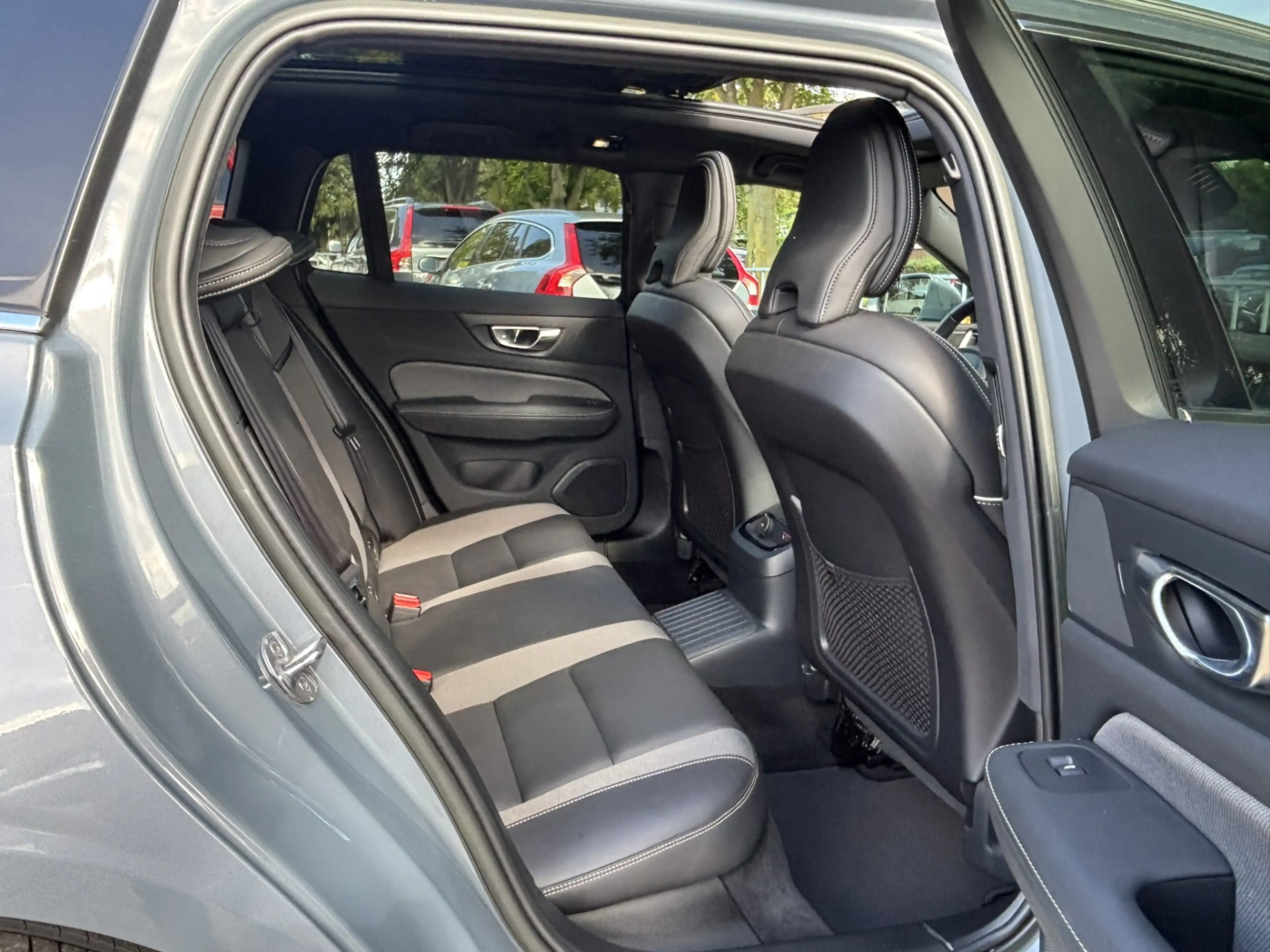 Volvo V60 T8 455pk AWD Ultimate Bright Pano Keyless HeadUp — photo 5