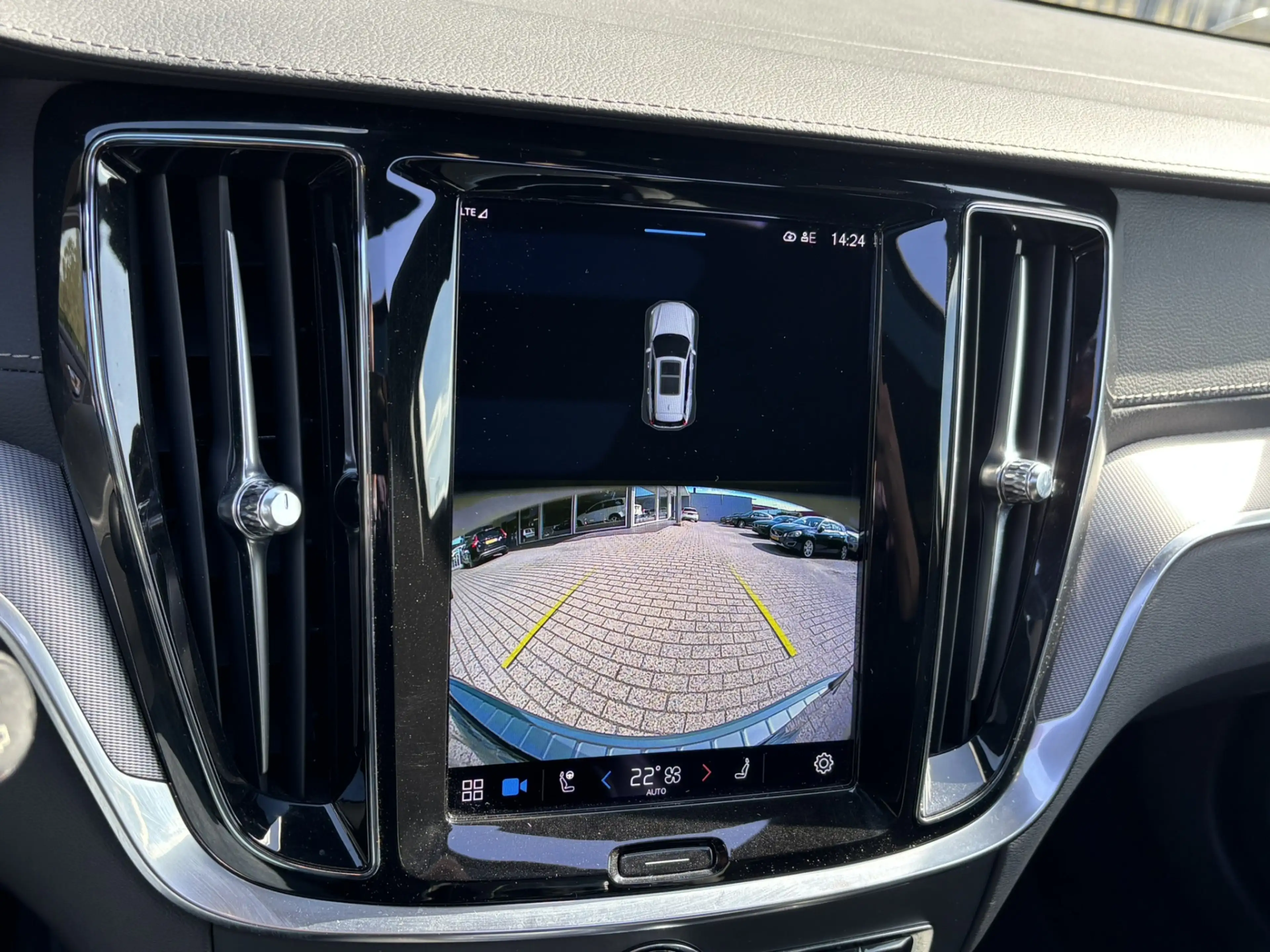 Volvo V60 T8 455pk AWD Ultimate Bright Pano Keyless HeadUp — photo 31
