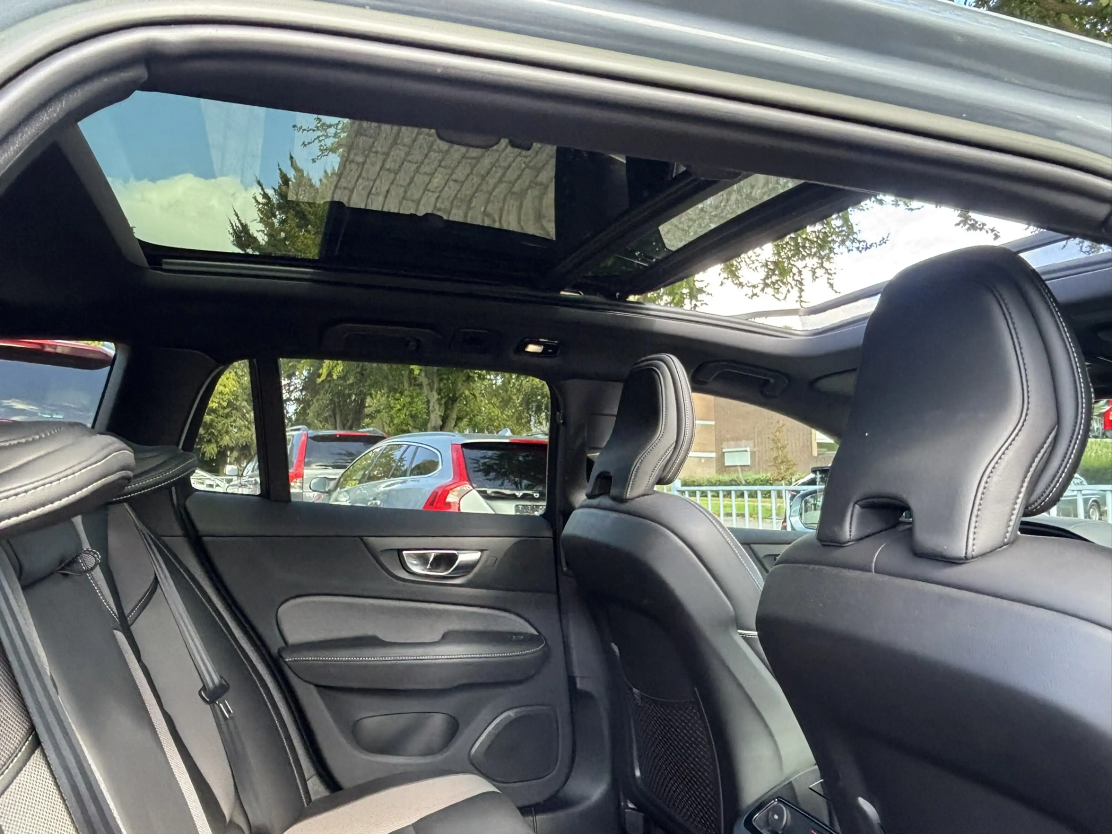 Volvo V60 T8 455pk AWD Ultimate Bright Pano Keyless HeadUp — photo 23