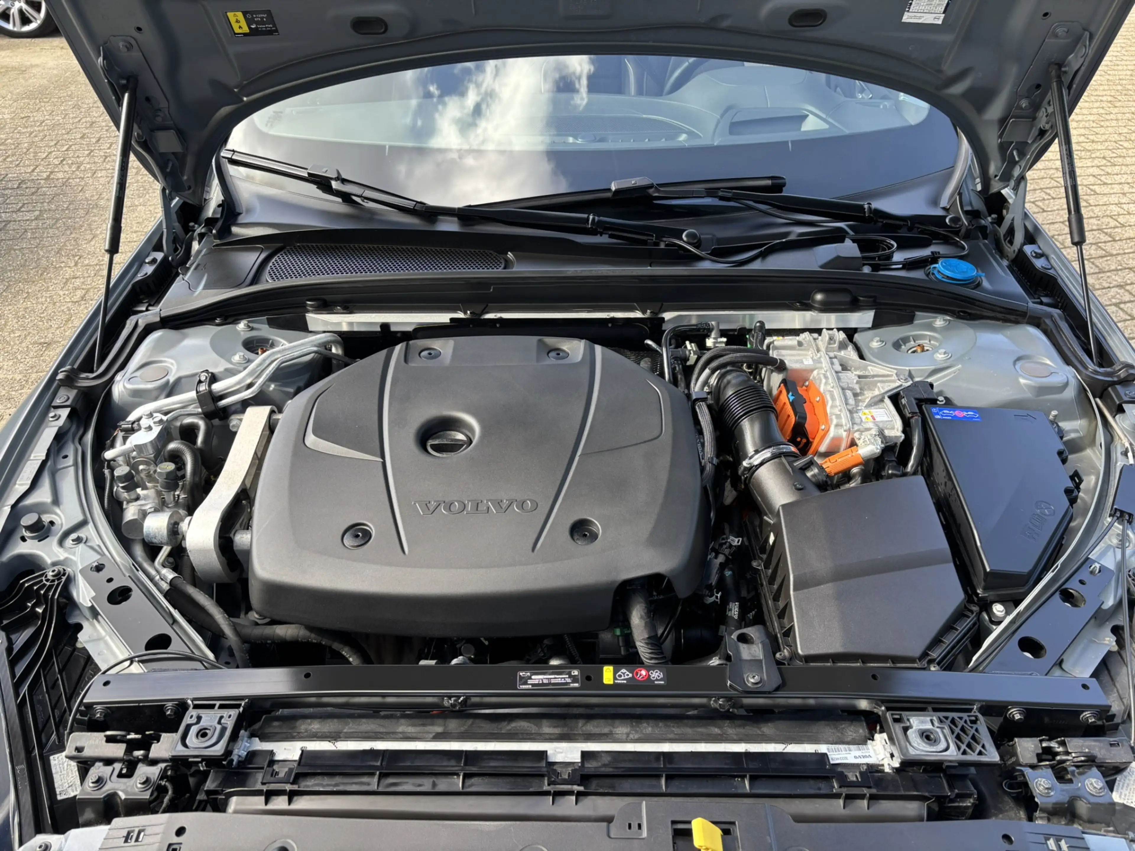 Volvo V60 T8 455pk AWD Ultimate Bright Pano Keyless HeadUp — photo 8