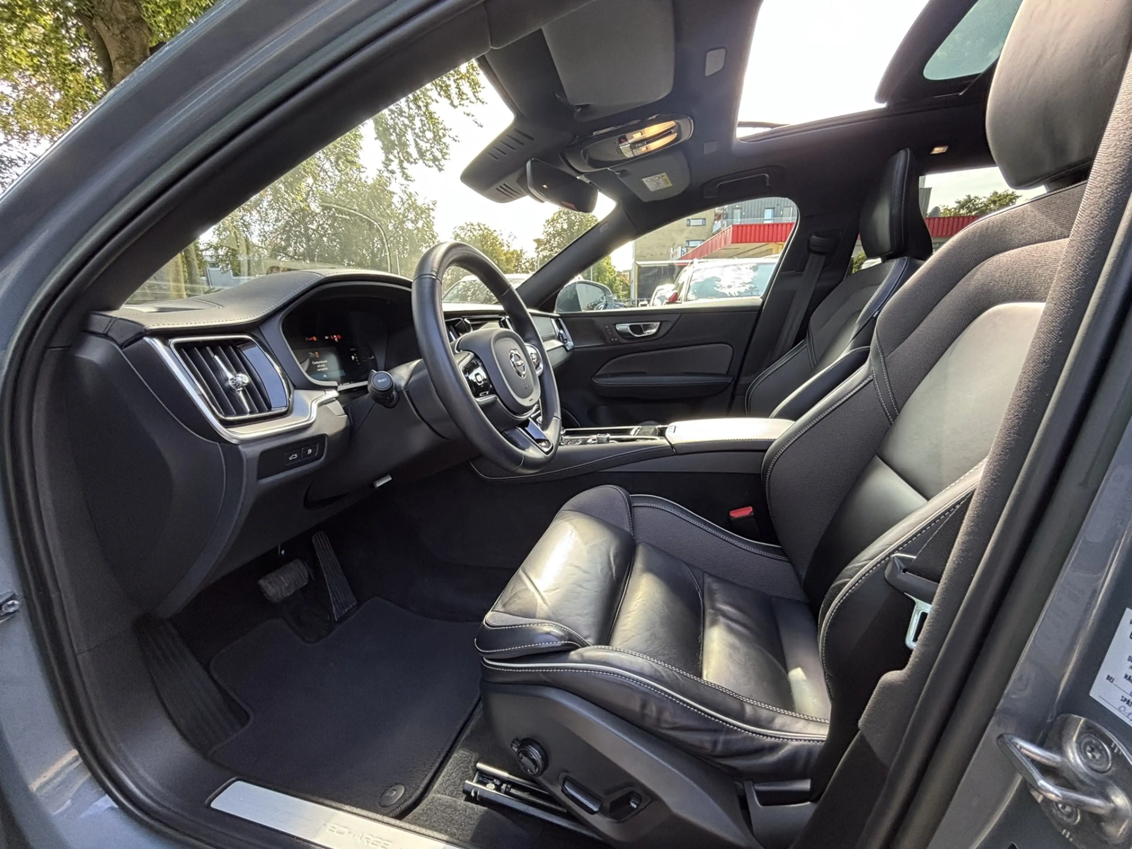 Volvo V60 T8 455pk AWD Ultimate Bright Pano Keyless HeadUp — photo 4